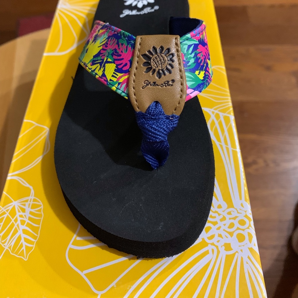 Child’s NIB YELLOW BOX sandals.